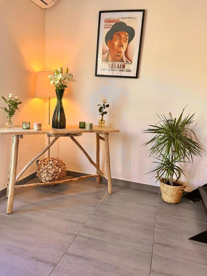 Apartamento Loft Atypique Au Milieu Des Champs Tourrettes Exterior foto