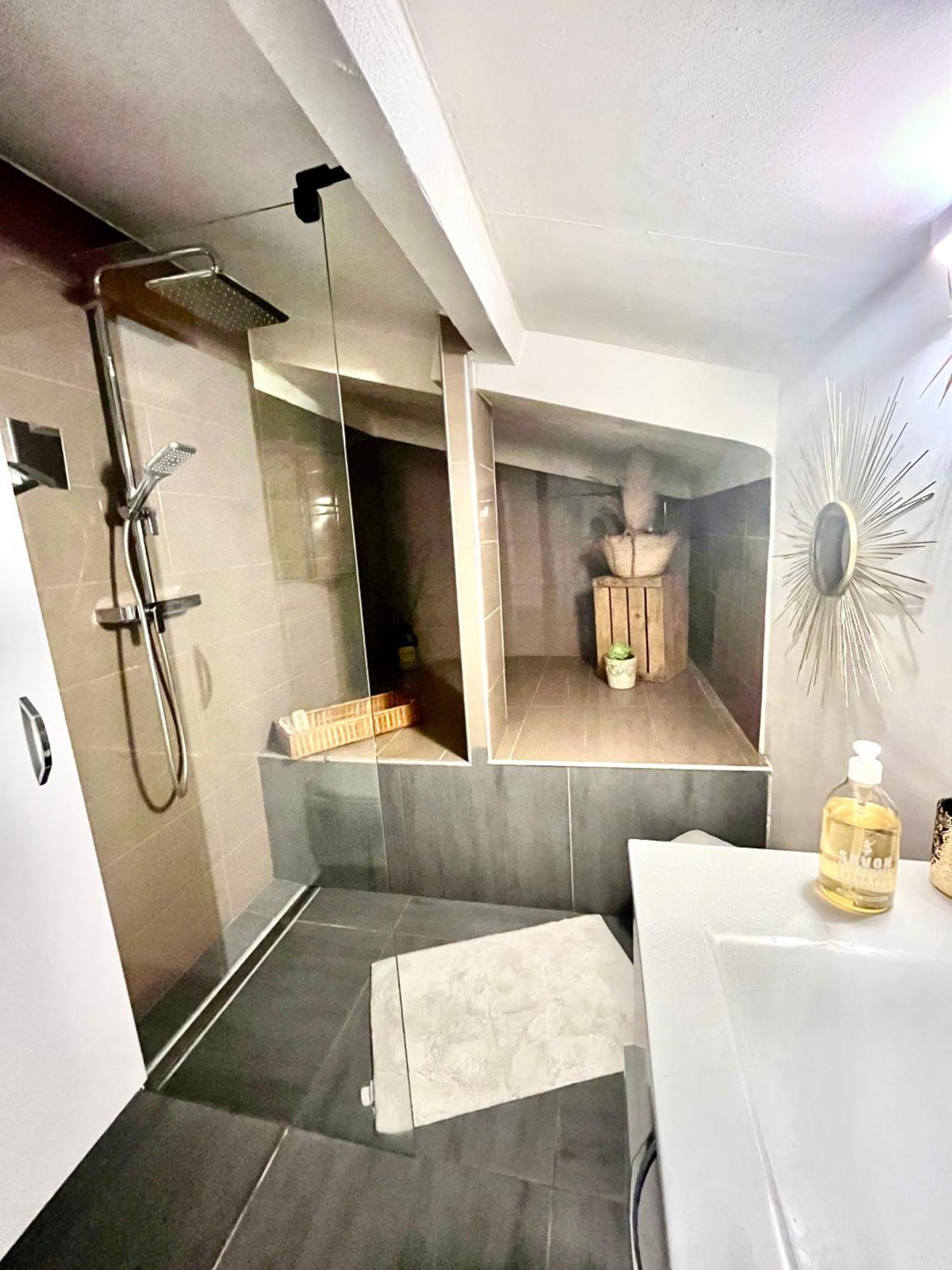 Apartamento Loft Atypique Au Milieu Des Champs Tourrettes Exterior foto