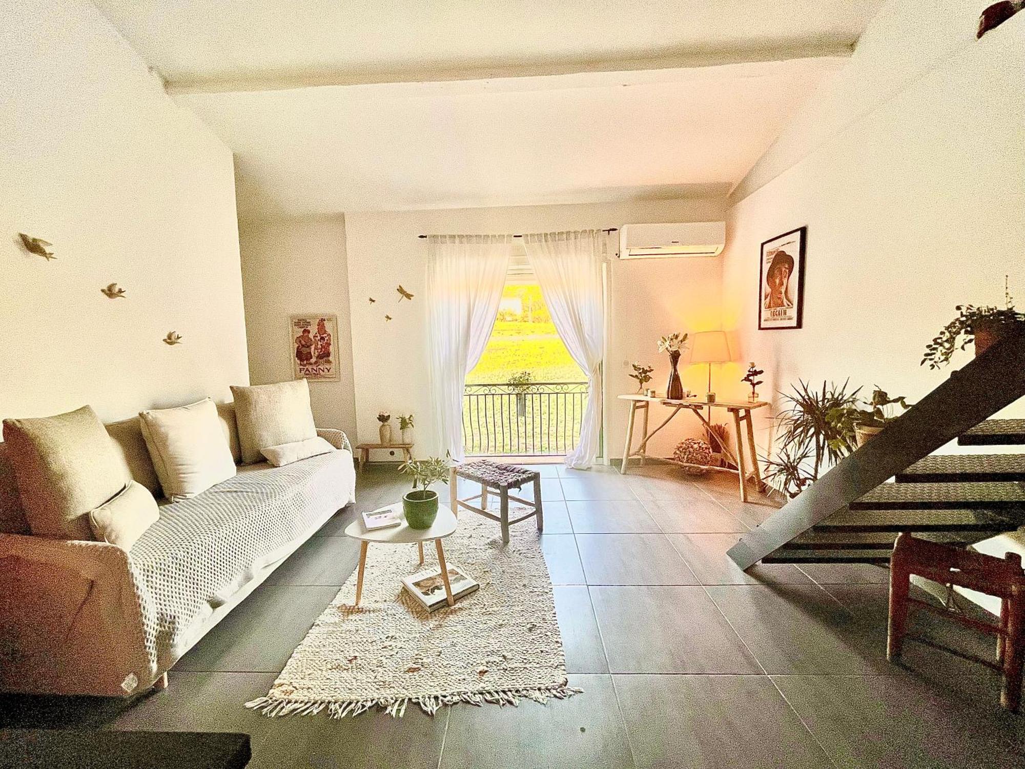 Apartamento Loft Atypique Au Milieu Des Champs Tourrettes Exterior foto